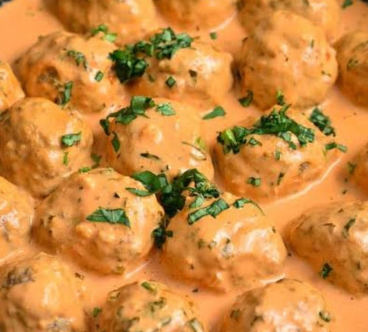 Meatballs in Creamy Tomato & Basil Pesto Sauce with Beans